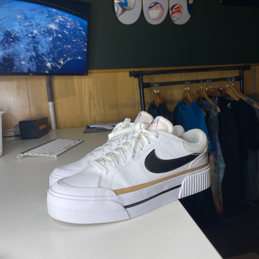 Nike Court Legacy Lift Platform Shoes DM7590-100 woman’s size 10